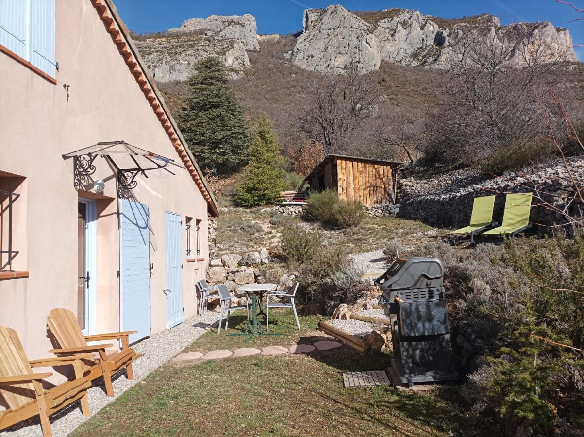 Un Petit Coin De Paradis Orpierre Extérieur photo