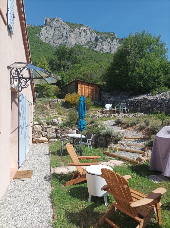 Un Petit Coin De Paradis Orpierre Extérieur photo